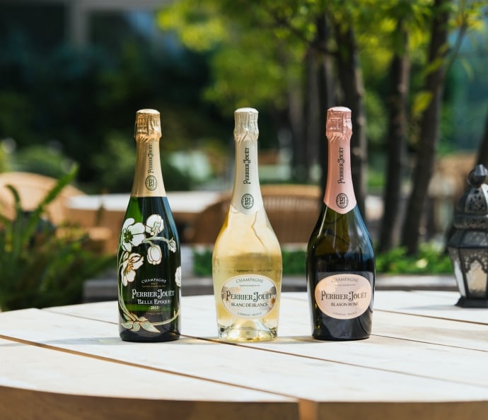 garden_terrace_perrier_jouet_belle_epoque_blanc_blancs_blason_rose_edition_perrierjouet_20240912_3